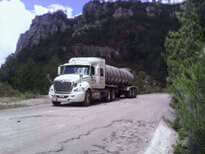 fotografia de tractocamion de transportes mana en la sierra